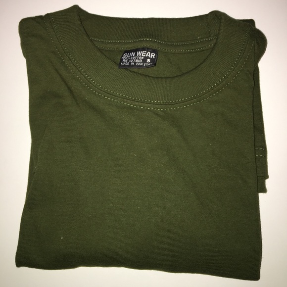 2 T-Shirts - Picture 6 of 10